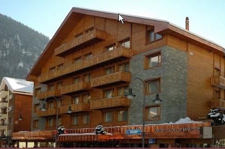 Hotel Le Petit Cervin Zermatt Zewnętrze zdjęcie A typical hotel in Les Saisies