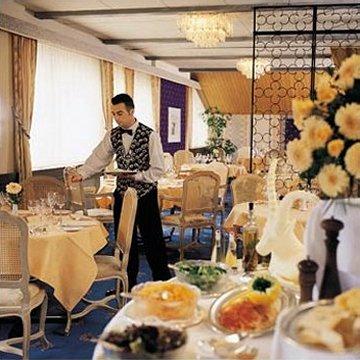 Hotel Le Petit Cervin Zermatt Zewnętrze zdjęcie A restaurant in a cruise ship